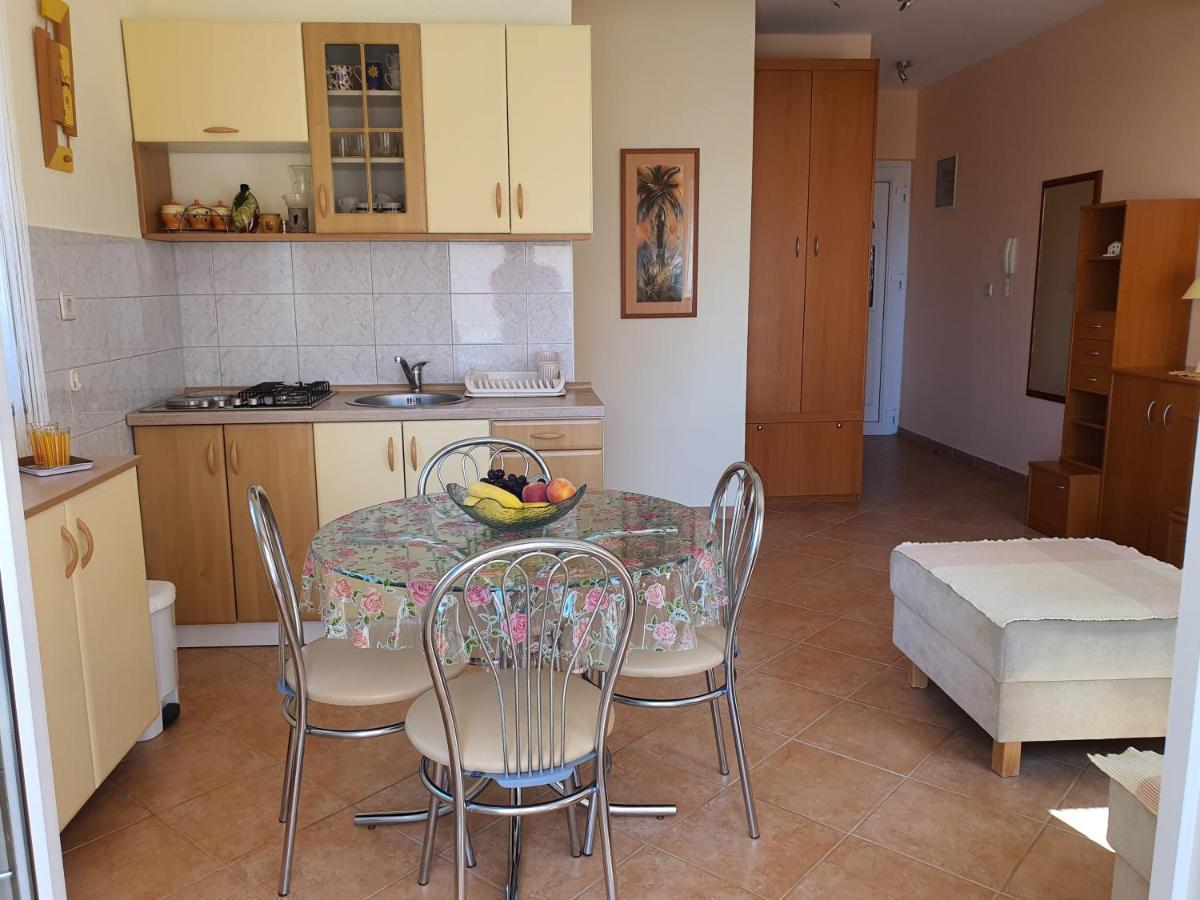 Apartments Coral Новалья Экстерьер фото
