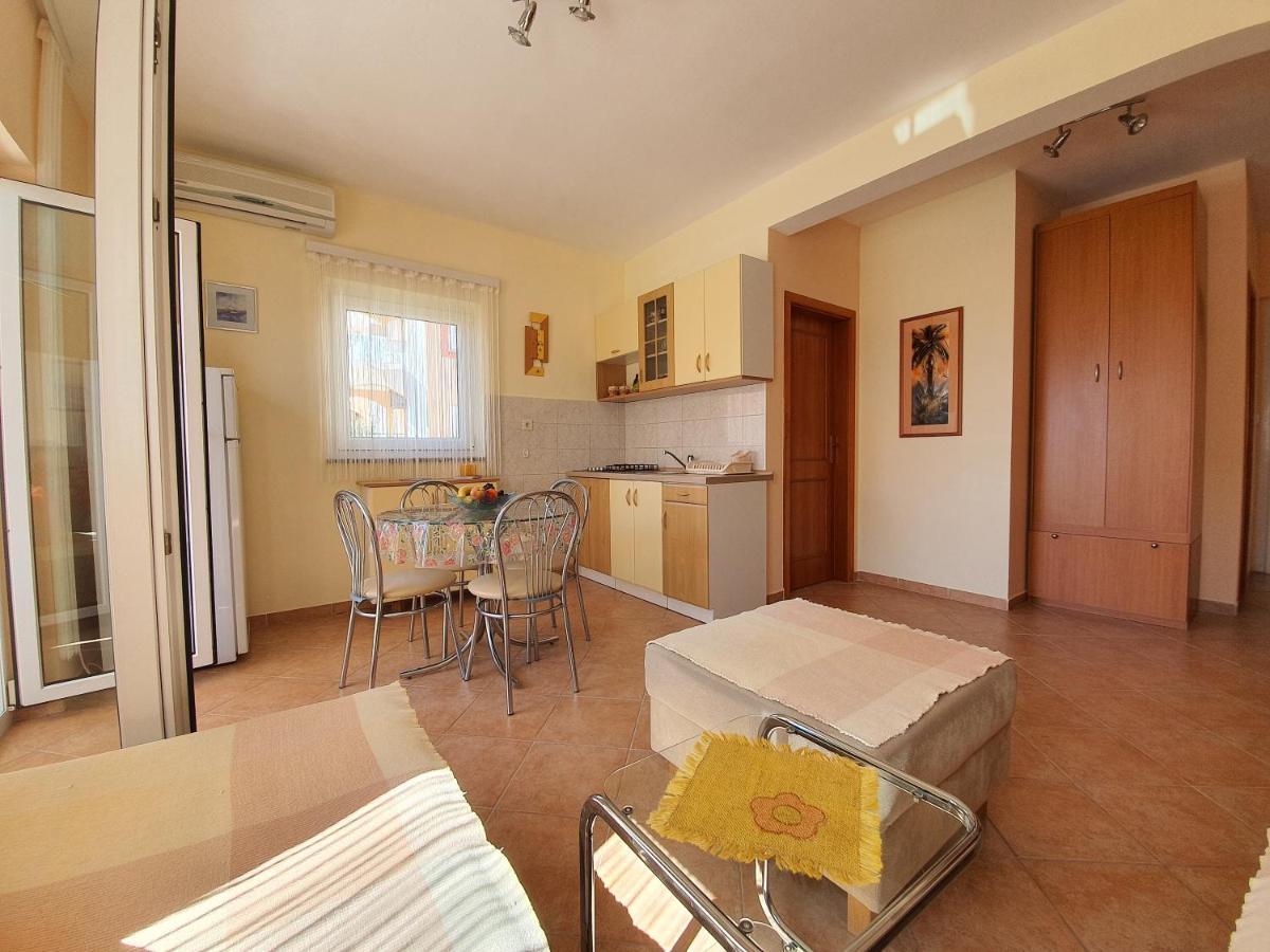 Apartments Coral Новалья Экстерьер фото