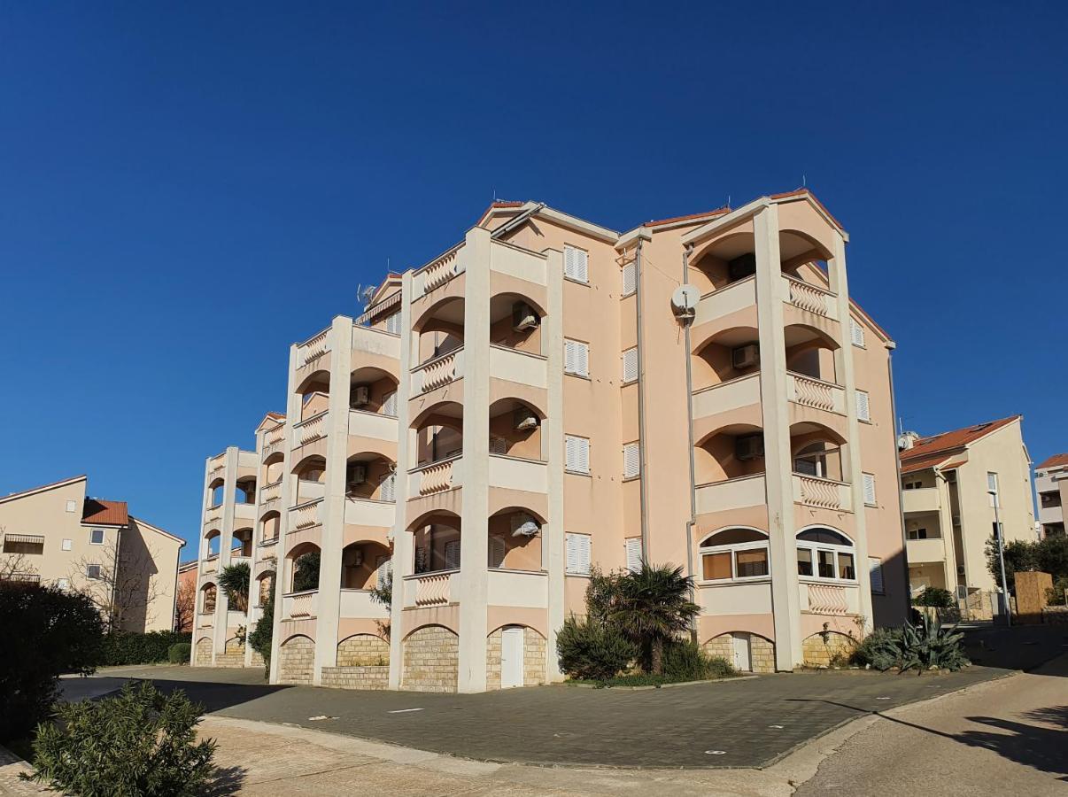 Apartments Coral Новалья Экстерьер фото